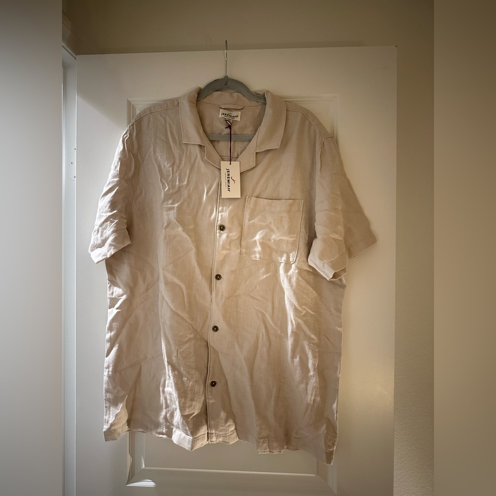 NWT Men's Beige Short Sleeve Shirt (SIZE: XL)